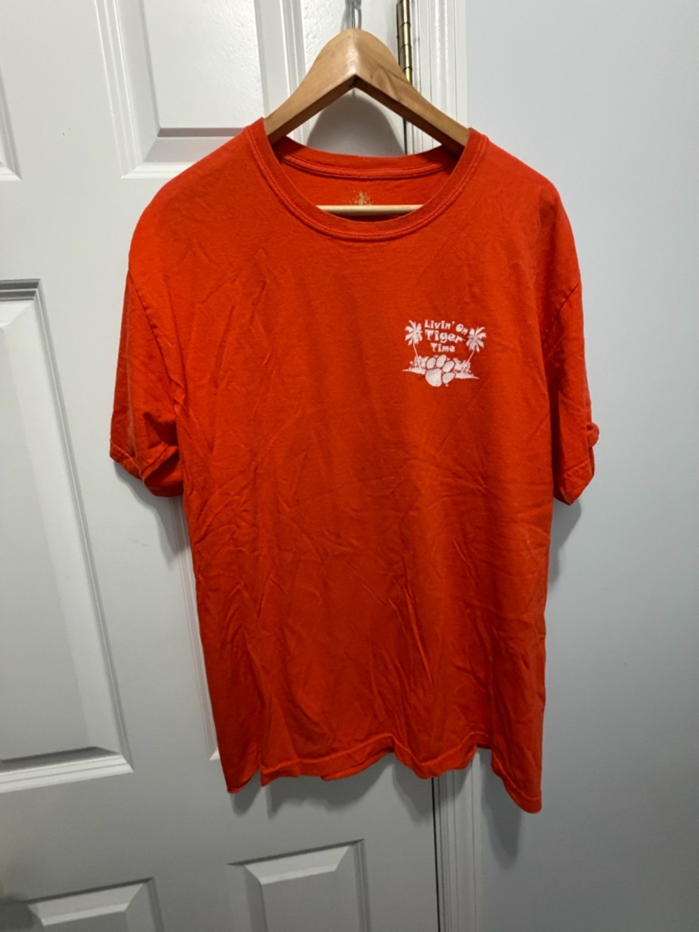 Clemson living on the tiger Graphic Crewneck Tee size large